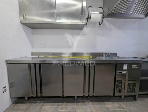 Restaurante italiano, novo, em vila real de santo antónio