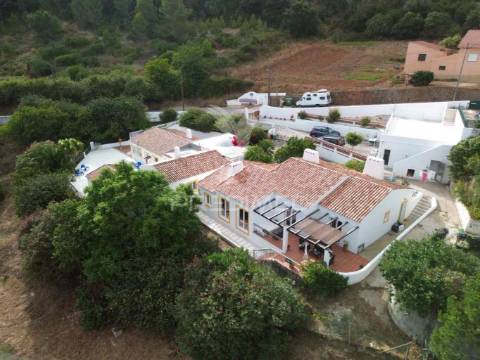 Propriedade com 3 moradias