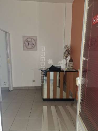 Loja no  edifício do navio