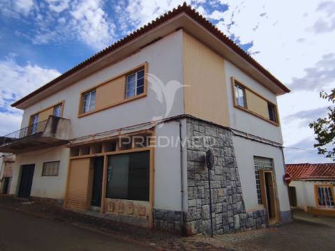 Moradia t4 com 2 pisos independentes - habitação e antigo espaço comercial