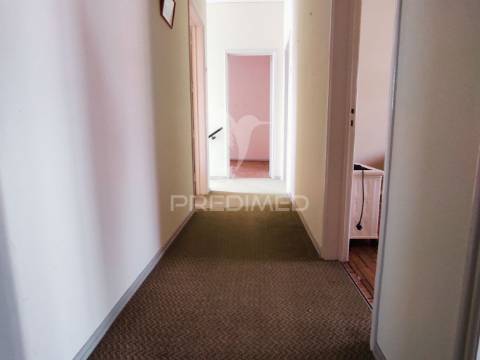 Moradia t4 com 2 pisos independentes - habitação e antigo espaço comercial