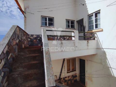 Moradia t4 com 2 pisos independentes - habitação e antigo espaço comercial