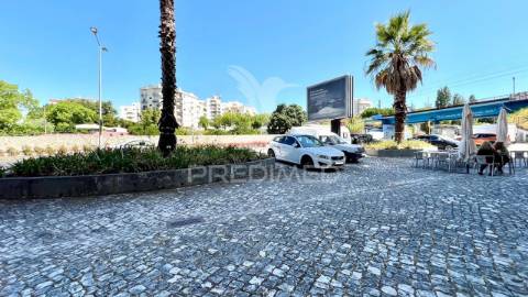 Apartamento t3 (atualmente t2) com localização de excelência