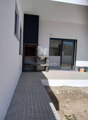 Vende se  moradia térrea t3+1 nova  – fernão ferro, seixal 620.000€