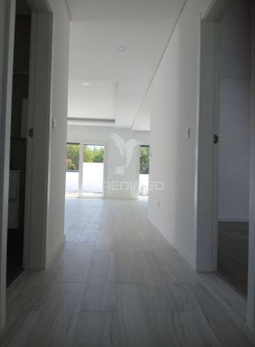 Vende se  moradia térrea t3+1 nova  – fernão ferro, seixal 620.000€