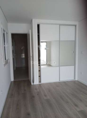 Vende se  moradia térrea t3+1 nova  – fernão ferro, seixal 620.000€