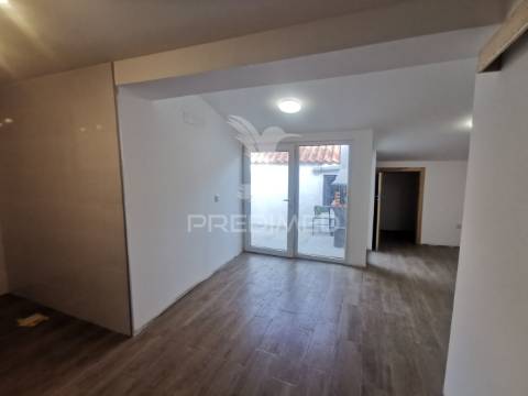 Casa térrea de aldeia