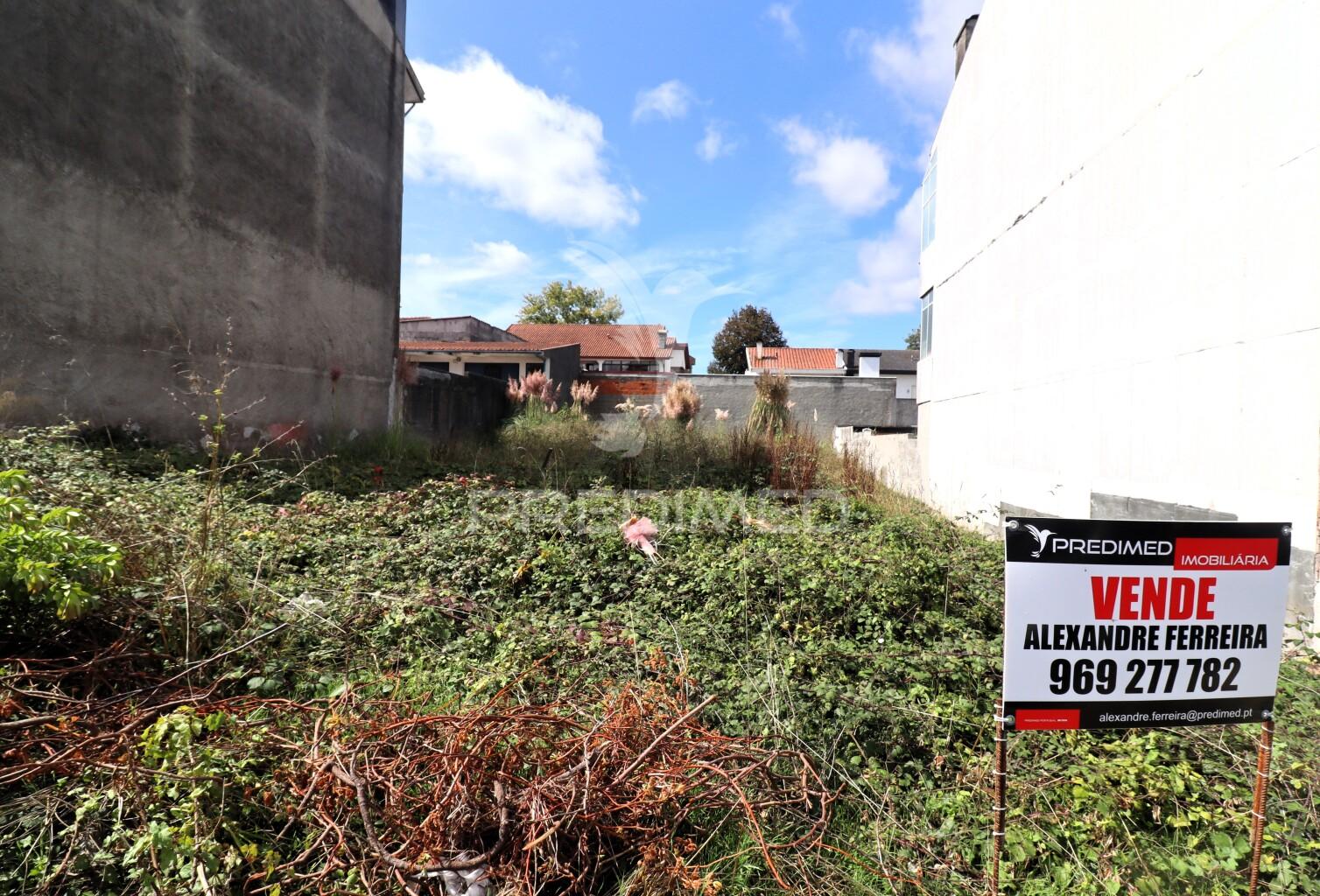 Terreno urbano para construçao de moradia ou prédio ( 4 pisos)