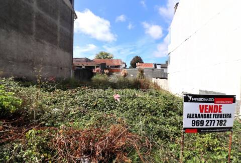 Terreno urbano para construçao de moradia ou prédio ( 4 pisos)