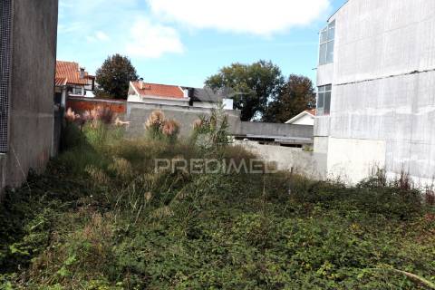 Terreno urbano para construçao de moradia ou prédio ( 4 pisos)