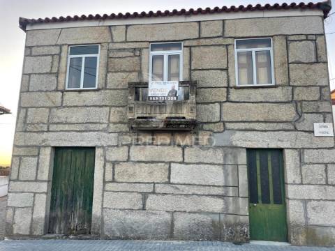 Imóvel para reconstruir santa comba /v.n.foz coa )