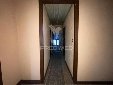 Imóvel para reconstruir santa comba /v.n.foz coa )