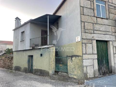 Imóvel para reconstruir santa comba /v.n.foz coa )