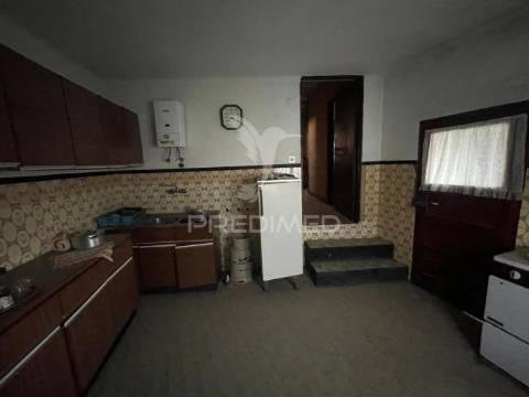 Imóvel para reconstruir santa comba /v.n.foz coa )