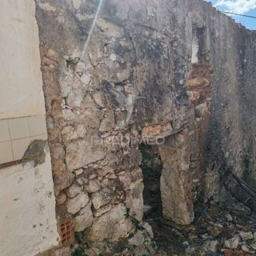 Ruina para recuperar em lagoa do furadouro.