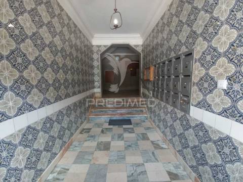 Apartamento t2 – laranjeiro (em fase de renovação)