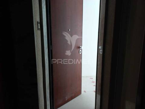 Apartamento t2 – laranjeiro (em fase de renovação)