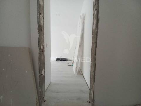 Apartamento t2 – laranjeiro (em fase de renovação)