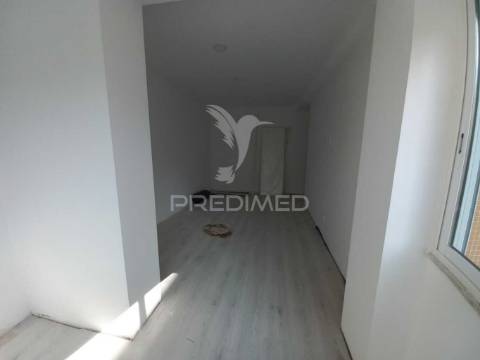 Apartamento t2 – laranjeiro (em fase de renovação)