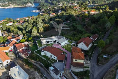 Moradia térrea t3 - com vistas para a barragem (rio caldo - gerês)