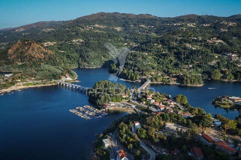 Moradia térrea t3 - com vistas para a barragem (rio caldo - gerês)