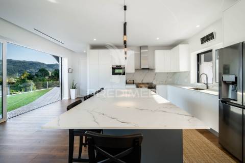 Moradia térrea t3 - com vistas para a barragem (rio caldo - gerês)