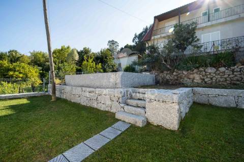 Moradia térrea t3 - com vistas para a barragem (rio caldo - gerês)