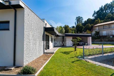 Moradia térrea t3 - com vistas para a barragem (rio caldo - gerês)