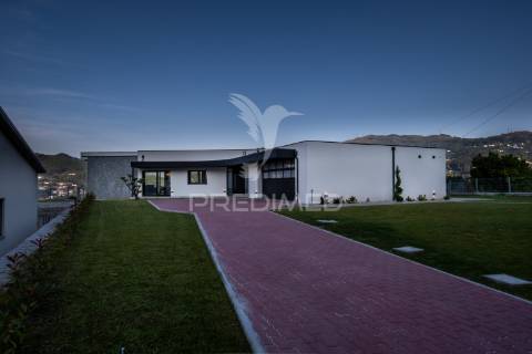 Moradia térrea t3 - com vistas para a barragem (rio caldo - gerês)