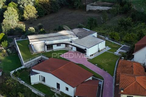 Moradia térrea t3 - com vistas para a barragem (rio caldo - gerês)