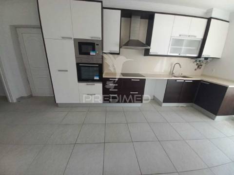 Moradia t3 com vista mar e localização privilegiada – ericeira