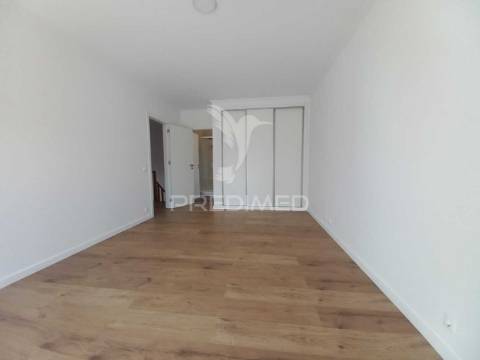 Moradia t3 com vista mar e localização privilegiada – ericeira