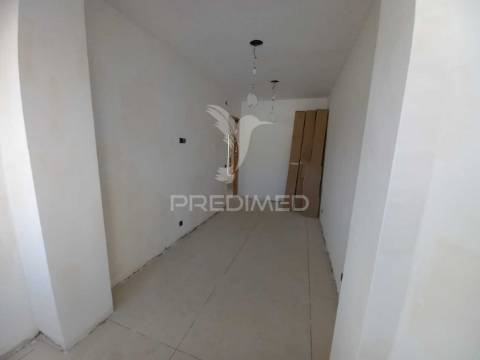 Apartamento t4 – laranjeiro – perto da base naval de lisboa (alfeite)