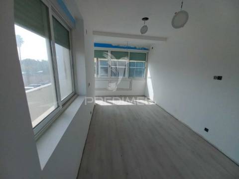 Apartamento t4 – laranjeiro – perto da base naval de lisboa (alfeite)