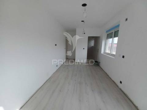 Apartamento t4 – laranjeiro – perto da base naval de lisboa (alfeite)