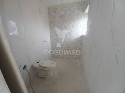 Apartamento t4 – laranjeiro – perto da base naval de lisboa (alfeite)