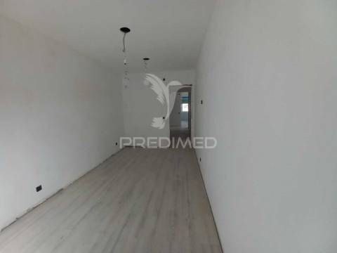 Apartamento t4 – laranjeiro – perto da base naval de lisboa (alfeite)