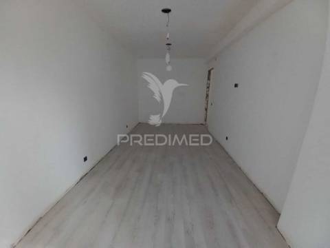 Apartamento t4 – laranjeiro – perto da base naval de lisboa (alfeite)