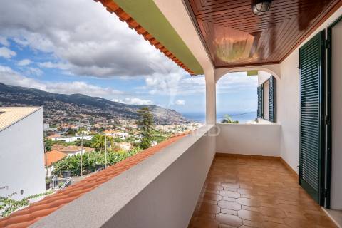 Vivenda exclusiva com vista panorâmica para a baía do funchal