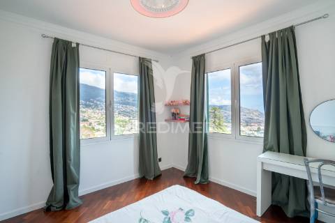 Vivenda exclusiva com vista panorâmica para a baía do funchal