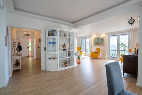 Vivenda exclusiva com vista panorâmica para a baía do funchal