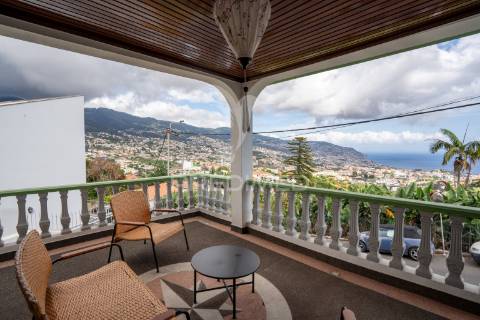 Vivenda exclusiva com vista panorâmica para a baía do funchal