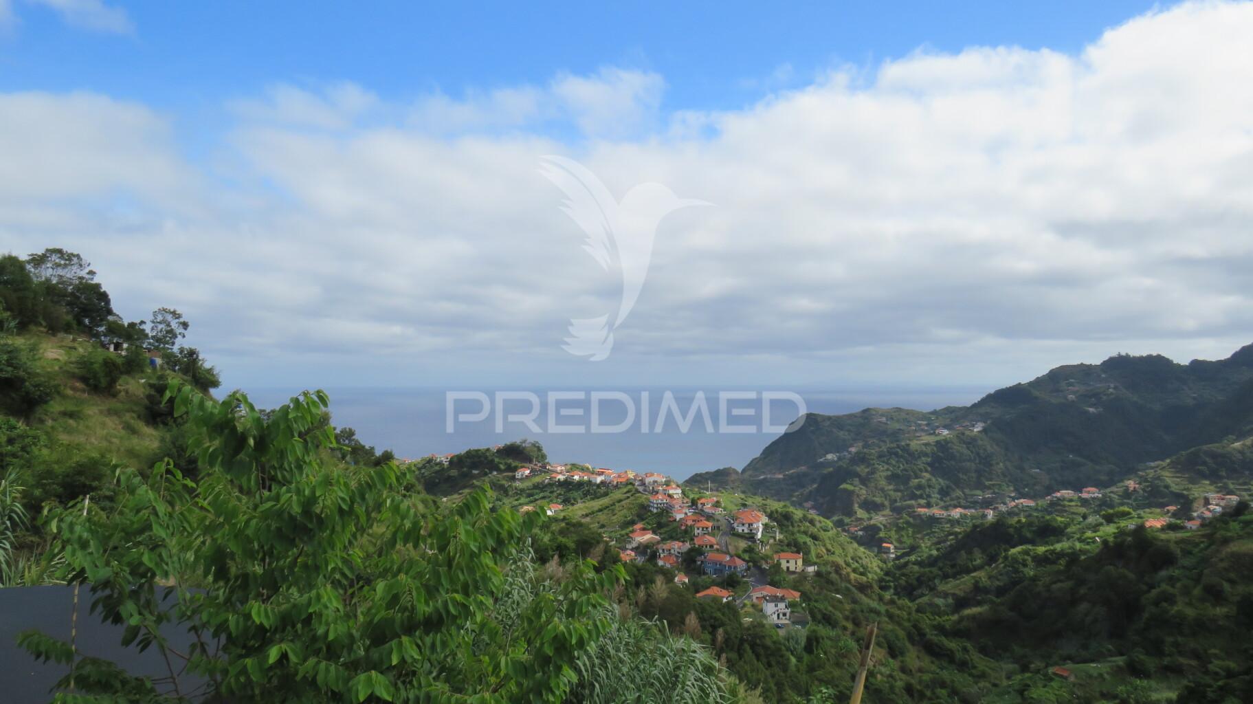 Terreno e palheiro no porto da cruz com 3.740m2