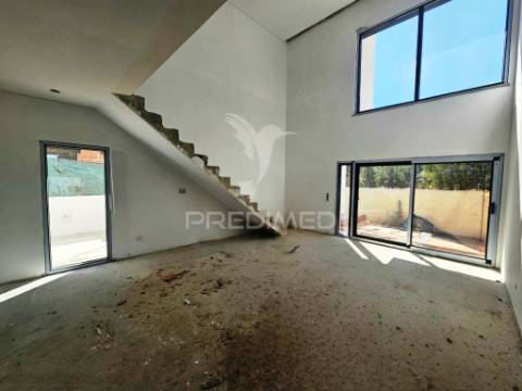 Moradia isolada duplex t3, c/piscina, em fernão ferro