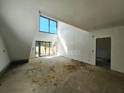 Moradia isolada duplex t3, c/piscina, em fernão ferro