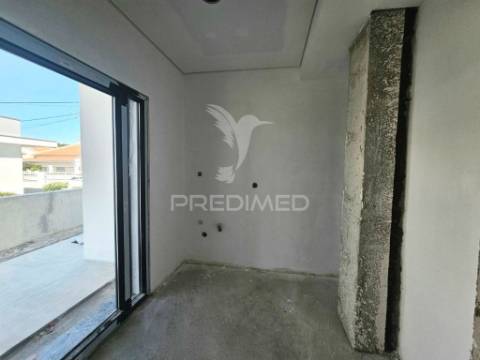 Moradia isolada duplex t3, c/piscina, em fernão ferro