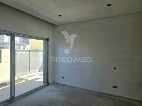 Moradia isolada duplex t3, c/piscina, em fernão ferro