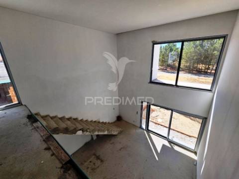 Moradia isolada duplex t3, c/piscina, em fernão ferro