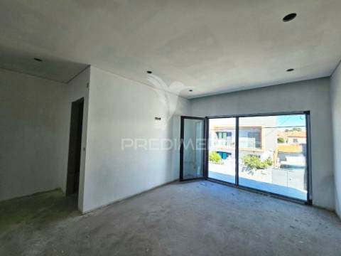 Moradia isolada duplex t3, c/piscina, em fernão ferro