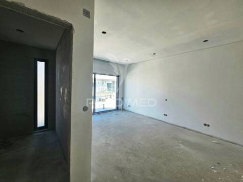 Moradia isolada duplex t3, c/piscina, em fernão ferro